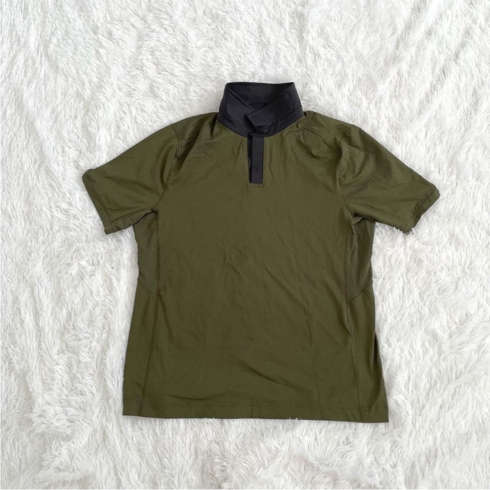 Lululemon men’s green and black polo. Great used condition.